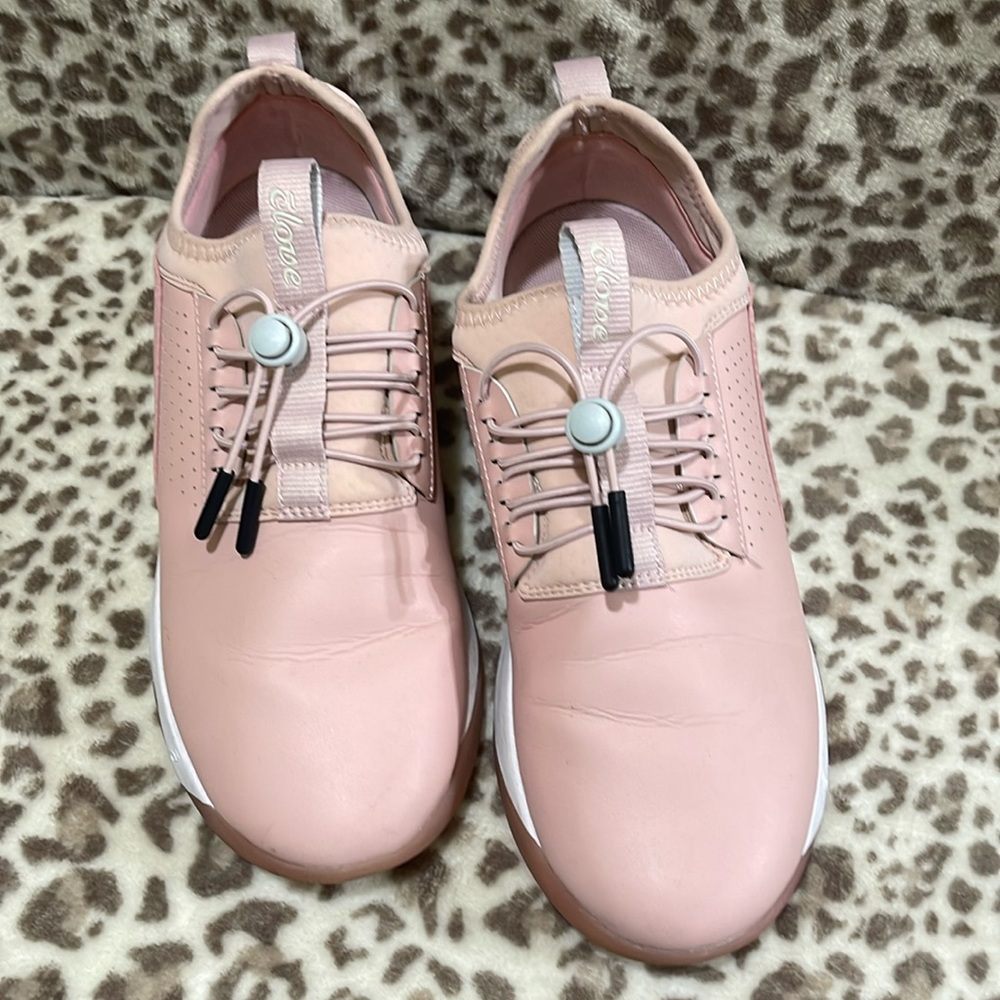 Nursing shoes